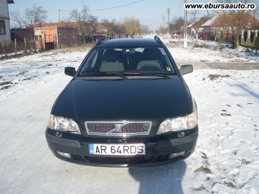 VOLVO V 40