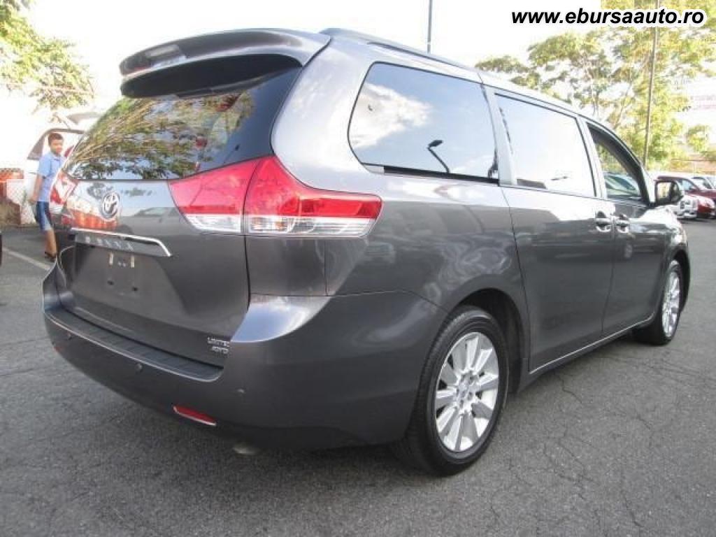 TOYOTA SIENNA